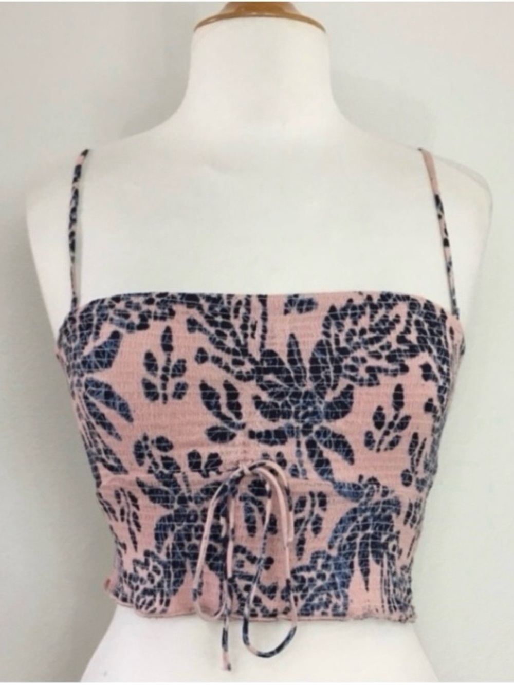 Free People Womens One Blush Blue Floral Smock Stretch Crop Top Size Medium Boho